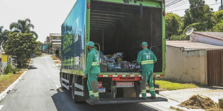 Processo de reciclagem começa com descarte correto de resíduos